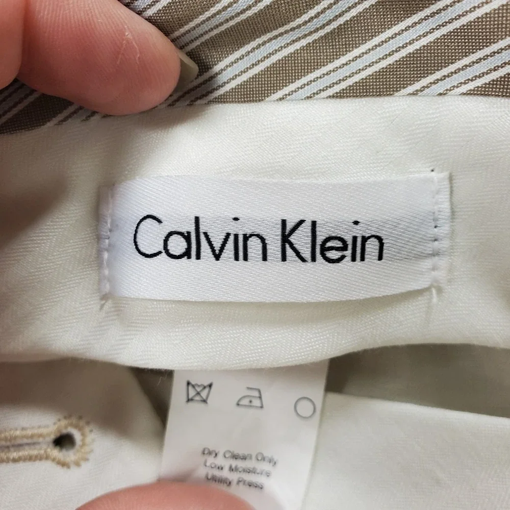 Calvin Klein excellent pre
